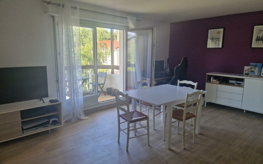 THIAIS – Appartement de 3p avec terrasse à 2 pas du centre ville et TVM